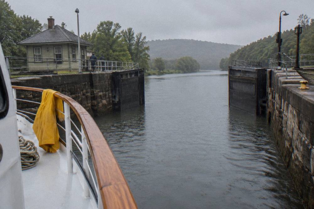 A sightseeing boat approaching an open lock gate on the Erie Canal