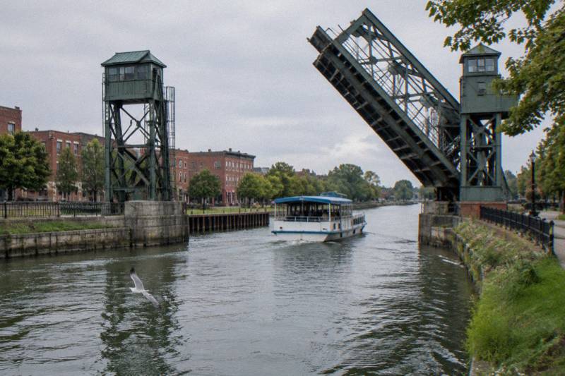 A canal cruise boat passing the Fairport waterfront on the Erie Canal